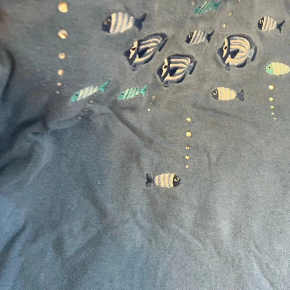 Embroidered fish tee - Picture 2 of 2